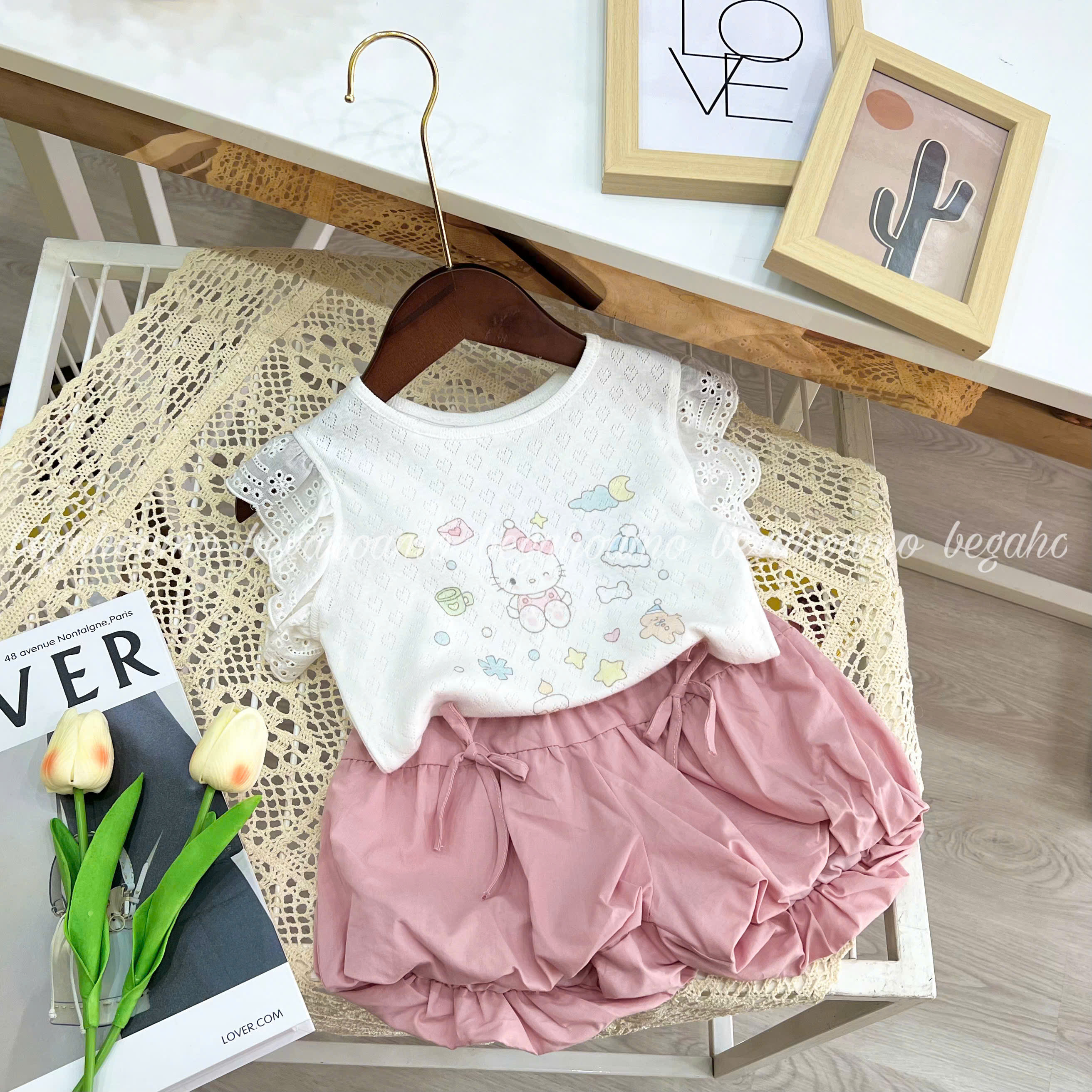 Set áo ren kitty + quần bí 